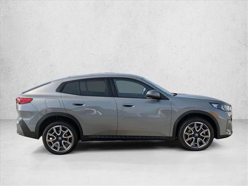 Used 2025 BMW X2 xDrive28i w/ Premium Package image 4