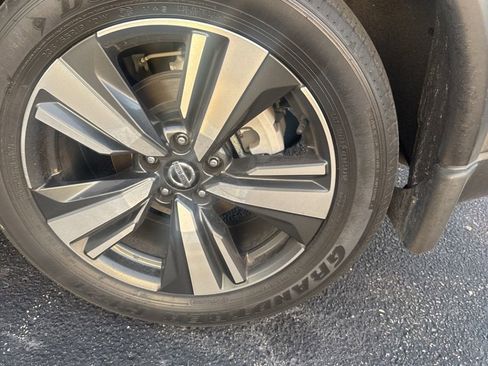 Used 2021 Nissan Rogue Platinum image 16