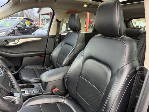 Used 2020 Ford Escape SEL image 11