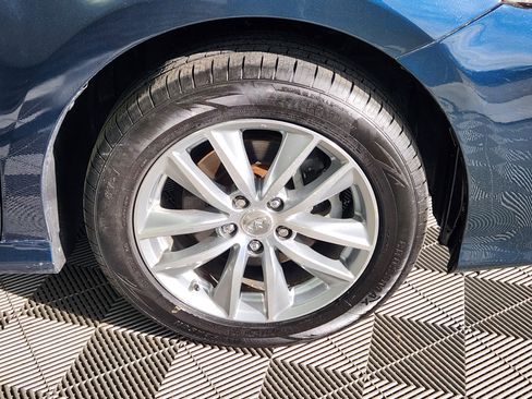 Used 2018 Toyota Camry LE image 9