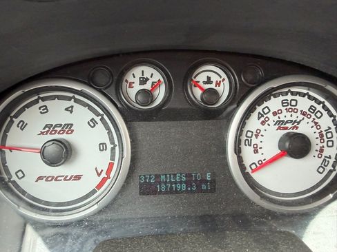 Used 2010 Ford Focus SEL image 9