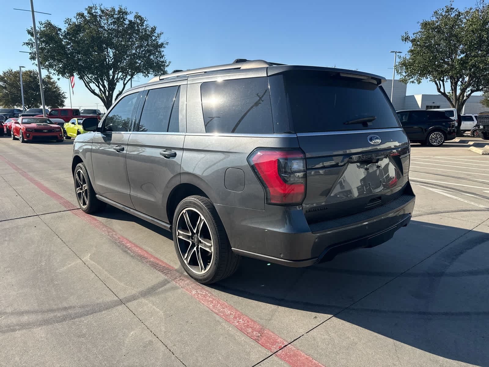 Used 2020 Ford Expedition Limited w/ Equipment Group 303A RWD image 2