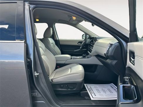 Used 2023 Nissan Pathfinder SL image 15