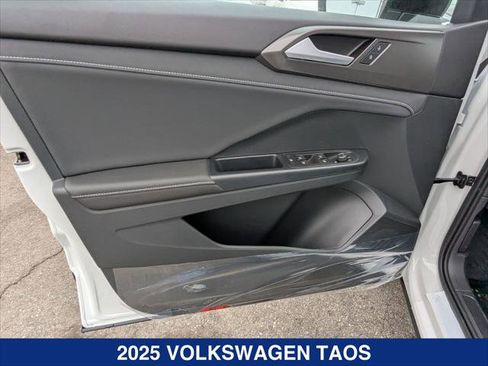 New 2025 Volkswagen Taos SE FWD image 10