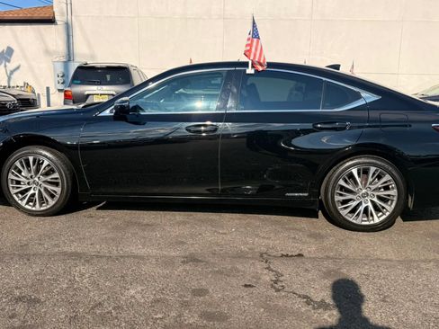 Used 2021 Lexus ES 300h w/ Premium Package FWD image 10