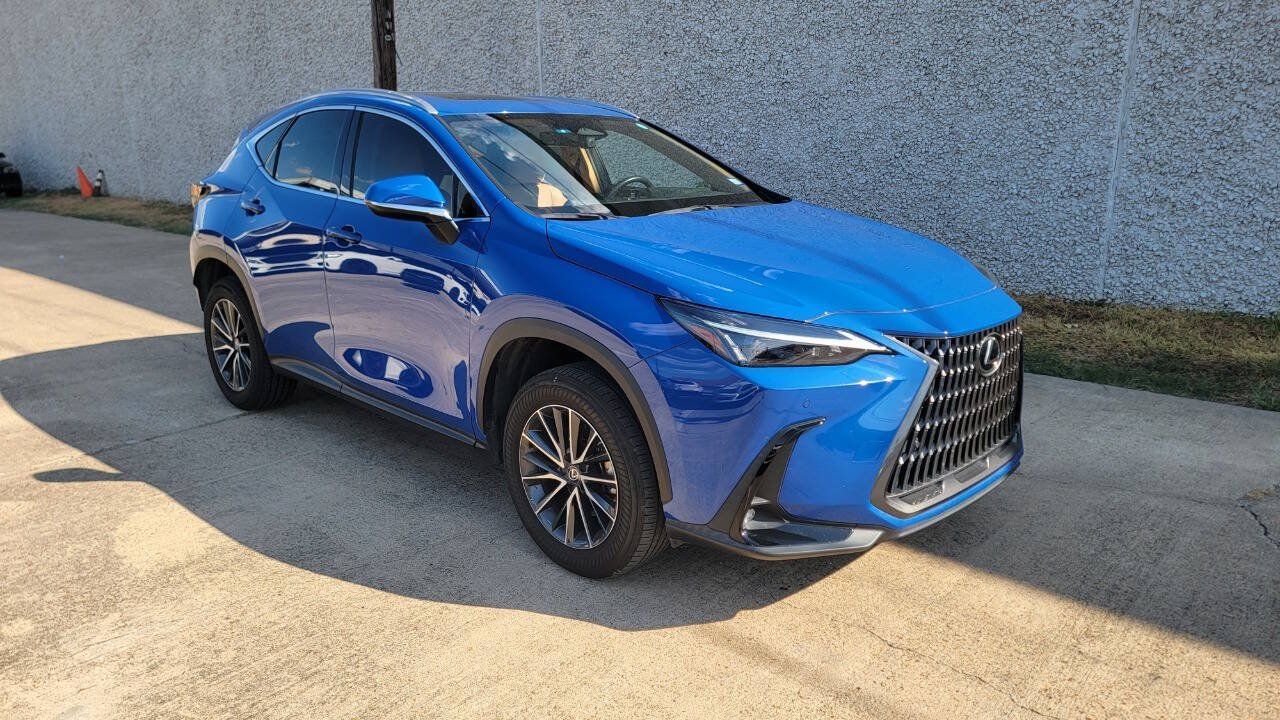 Used 2025 Lexus NX 250 FWD w/ Accessory Package (2T) image 2