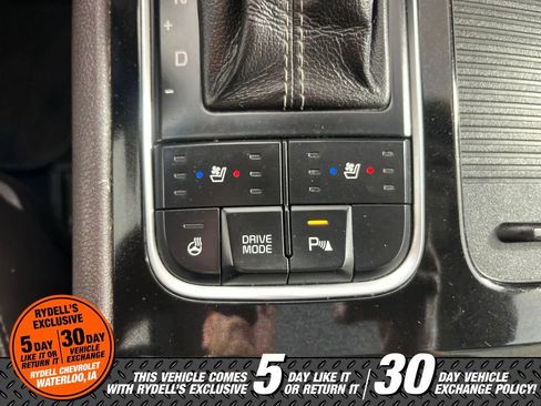 Used 2015 Kia Sedona SX Limited FWD image 35