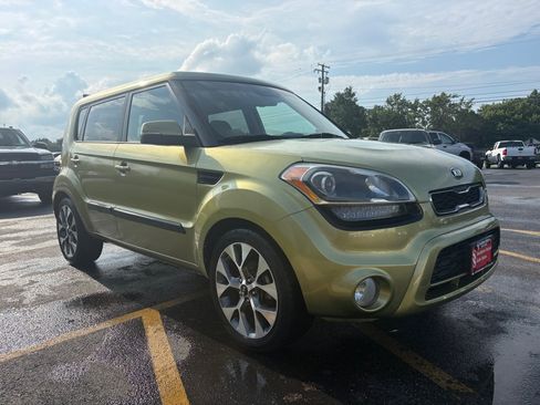 Used 2013 Kia Soul ! w/ Premium Pkg FWD image 4