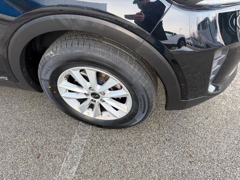 Used 2020 Kia Sorento LX image 9