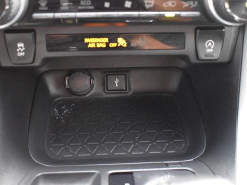 Used 2020 Toyota RAV4 XLE Premium FWD image 41