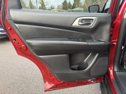 Used 2019 Nissan Pathfinder Platinum image 30