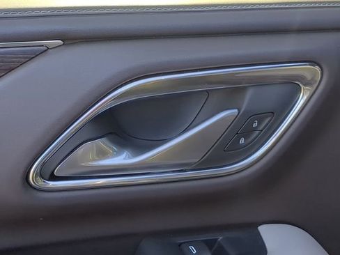 Used 2022 Chevrolet Suburban LT w/ LT Signature Package image 36