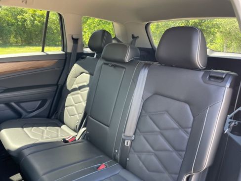 Used 2024 Volkswagen Atlas SE image 16