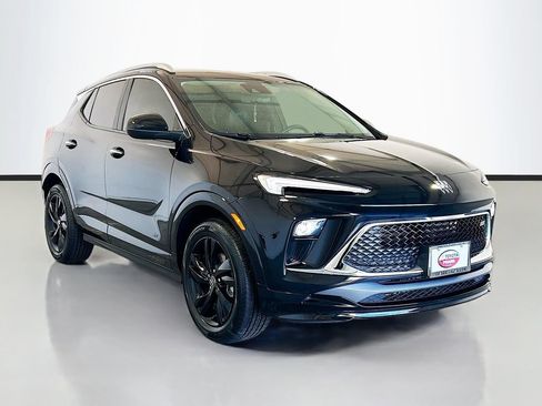 Used 2025 Buick Encore GX Sport Touring FWD image 3
