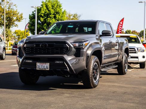Used 2026 Toyota Tacoma TRD Off-Road w/ TRD Off Road Upgrade Package AWD/4WD image 3