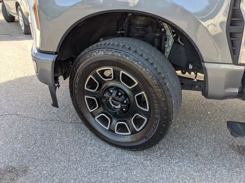 Used 2024 Ford F250 Platinum image 38