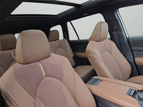 Used 2026 Toyota Grand Highlander AWD Hybrid image 21