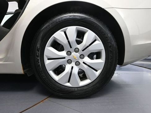 Used 2013 Chevrolet Cruze LS FWD image 11