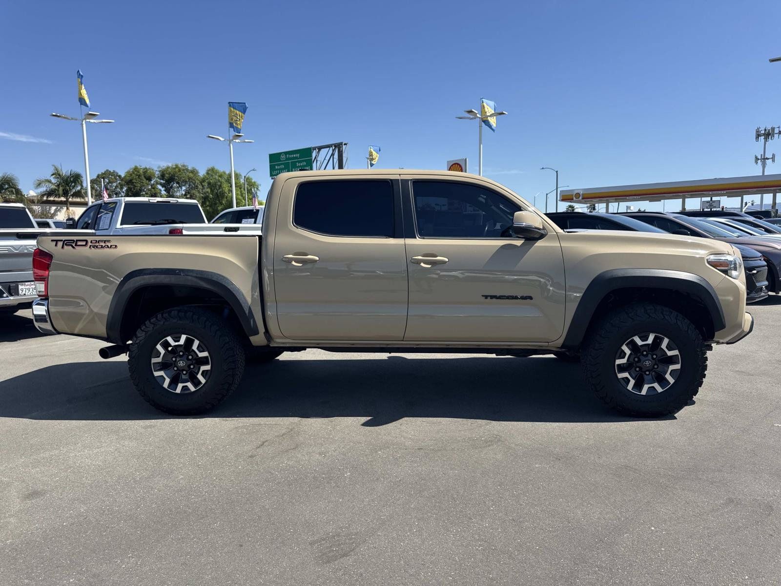 Used 2016 Toyota Tacoma TRD Off-Road w/ Towing Package RWD image 4