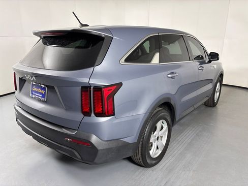 Used 2023 Kia Sorento LX FWD image 10