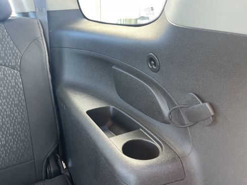 Used 2011 GMC Acadia SLE image 19