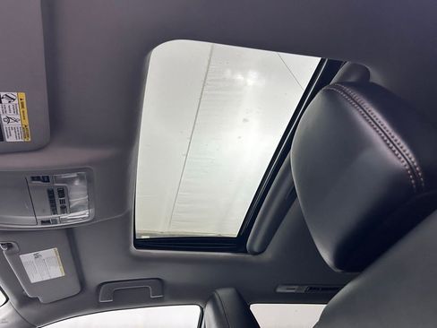 Used 2017 Toyota Highlander XLE image 25