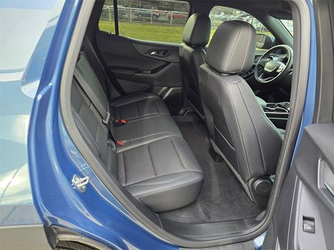 Used 2025 Chevrolet Equinox LT w/ Convenience Package II image 12