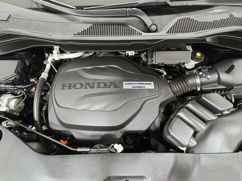 Used 2018 Honda Pilot Touring image 32