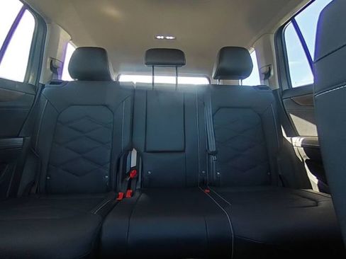 Used 2024 Volkswagen Atlas SE w/ Black Wheel Package image 27