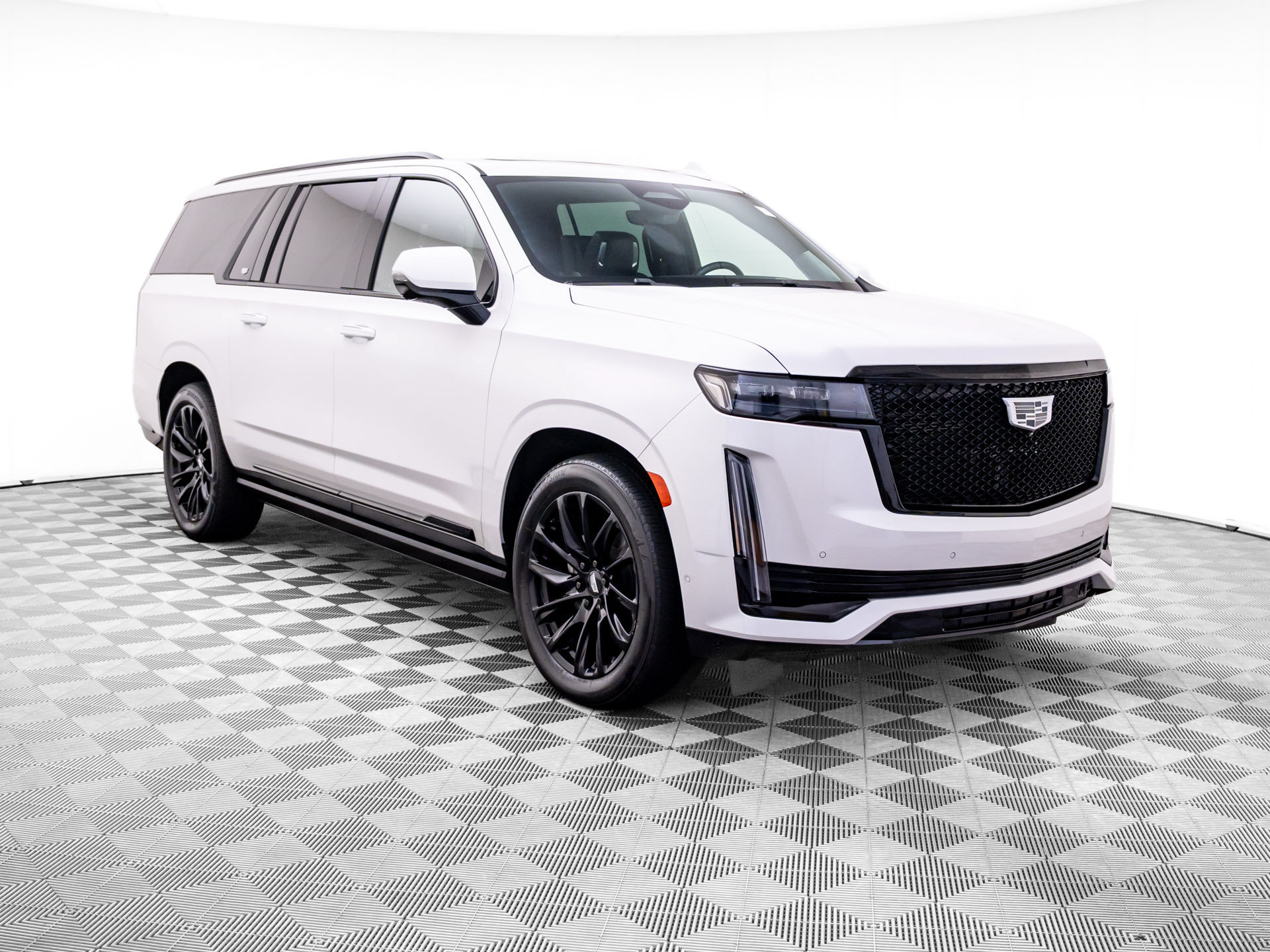 Used 2023 Cadillac Escalade ESV Sport Platinum w/ LPO, ONYX Package AWD/4WD image 9