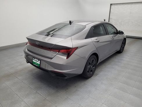 Used 2023 Hyundai Elantra SEL w/ Preferred Accessory Package FWD image 9