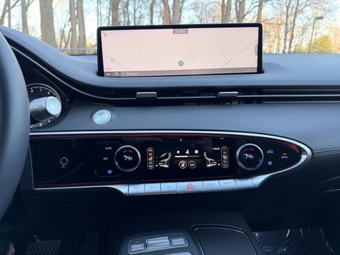 Used 2023 Genesis GV70 2.5T w/ Advanced Package image 24