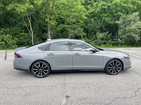 Used 2024 Honda Accord Touring image 11