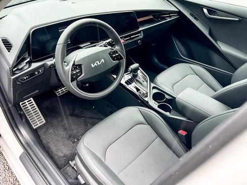 New 2025 Kia Niro EX Touring image 16