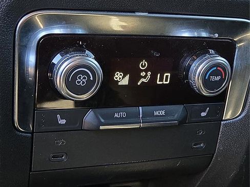 Used 2025 GMC Yukon Denali AWD/4WD image 17