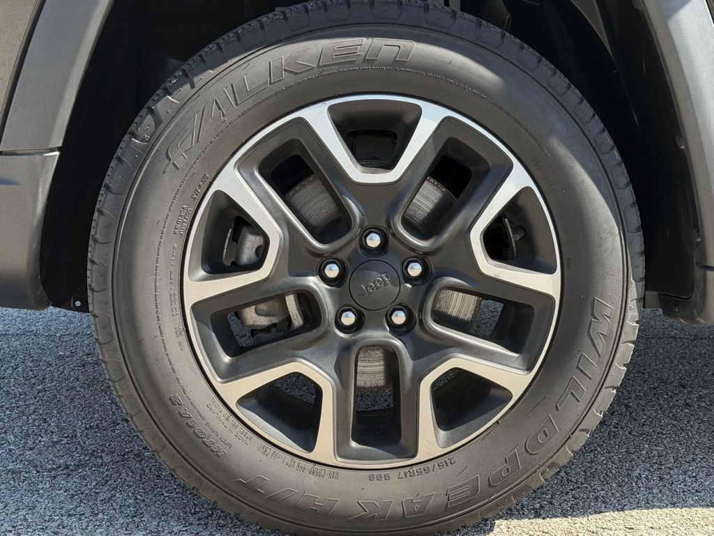Used 2019 Jeep Compass Trailhawk AWD/4WD image 38