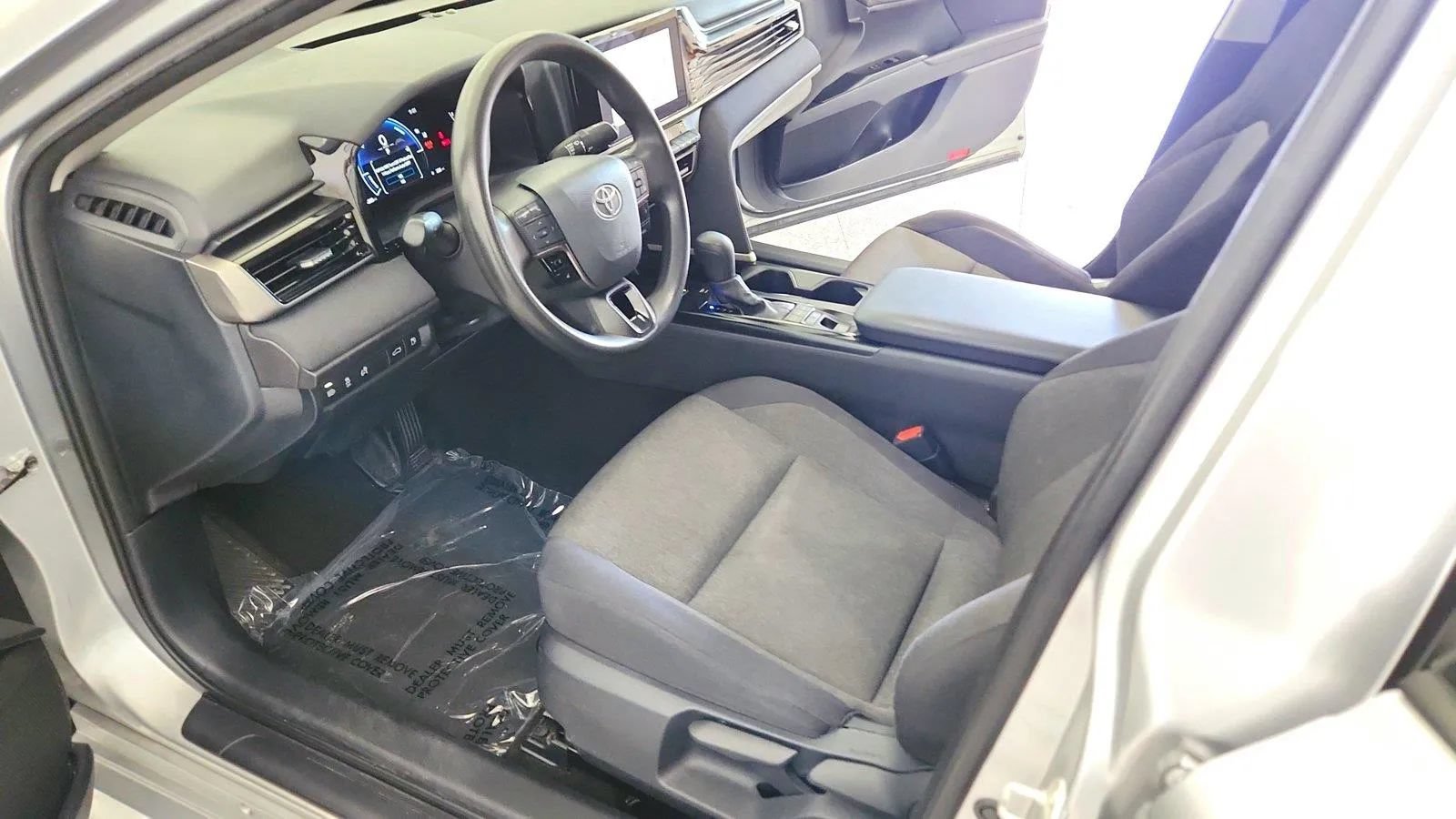 Used 2025 Toyota Camry LE FWD image 14