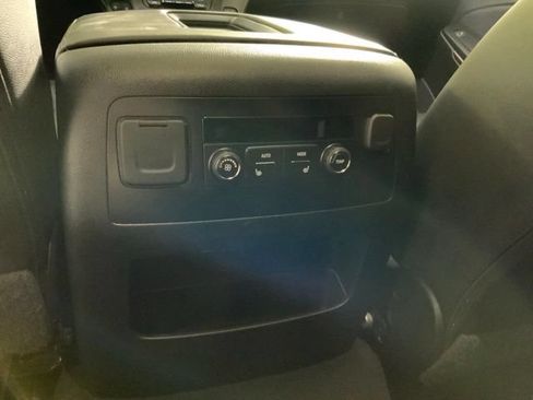 Used 2019 GMC Yukon XL SLT AWD/4WD image 27
