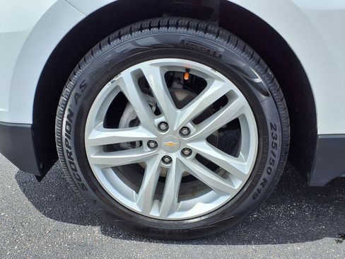 Used 2021 Chevrolet Equinox Premier FWD image 22