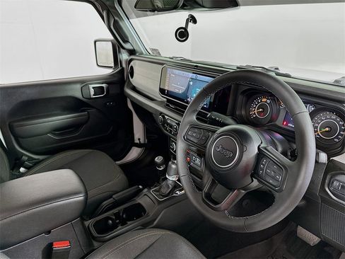 Used 2025 Jeep Wrangler Unlimited Sport image 10