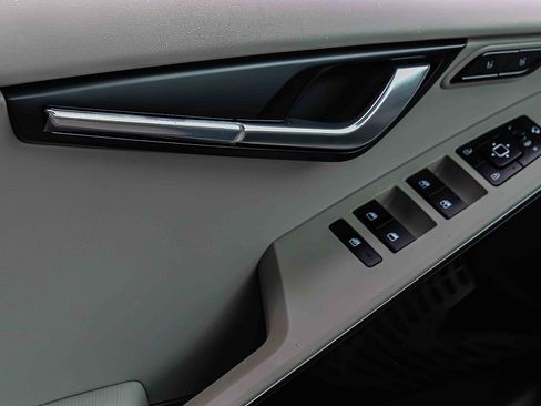 Certified 2025 Kia Niro Wave w/ Wave Preserve Package FWD image 15