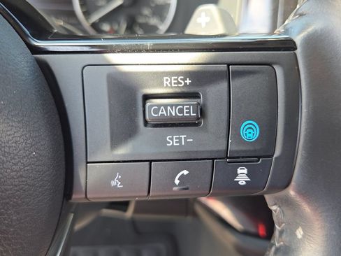 Used 2025 Nissan Pathfinder SL AWD/4WD image 23