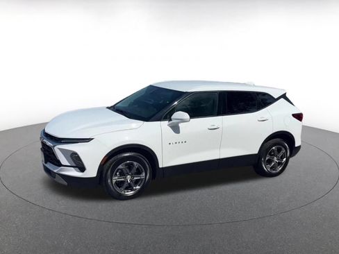 Used 2025 Chevrolet Blazer LT FWD image 6