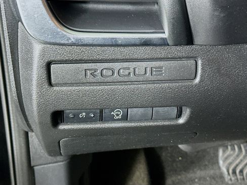 Used 2023 Nissan Rogue S image 17