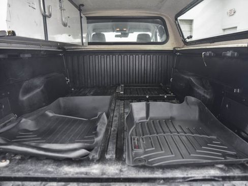 Used 2018 Toyota Tacoma SR image 15