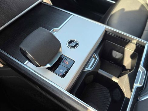 New 2025 Land Rover Range Rover SE image 30