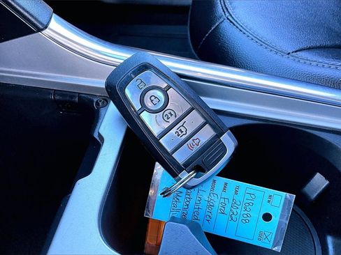 Used 2022 Ford Explorer Limited w/ Equipment Group 301A image 11