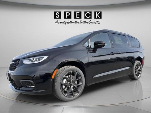 New 2026 Chrysler Pacifica Select w/ S Appearance Package image 1