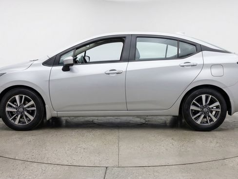 Used 2025 Nissan Versa SV FWD image 5