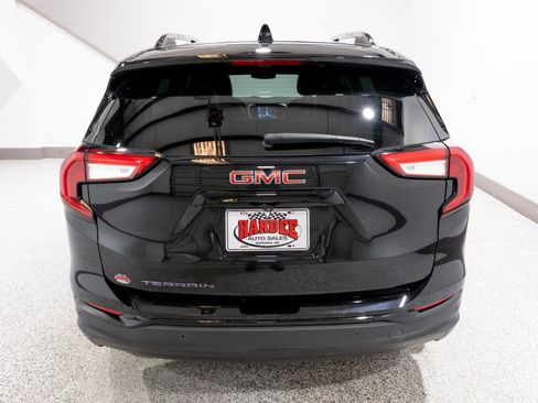 Used 2024 GMC Terrain SLT w/ Infotainment Package II FWD image 4
